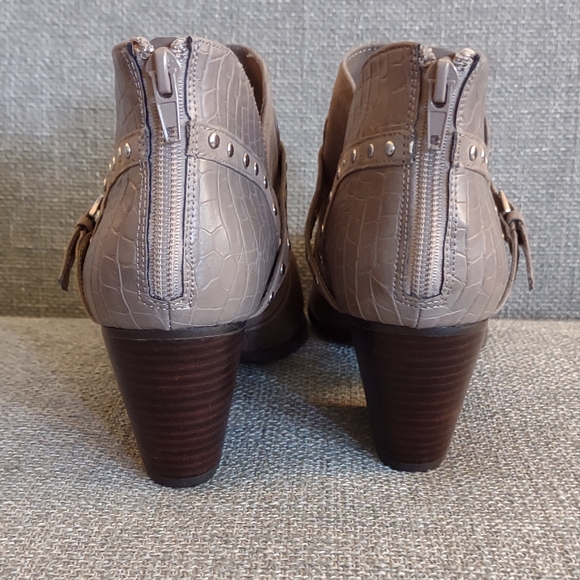 Firm Final price!*BellaVita bootie(10M) - Picture 2 of 4